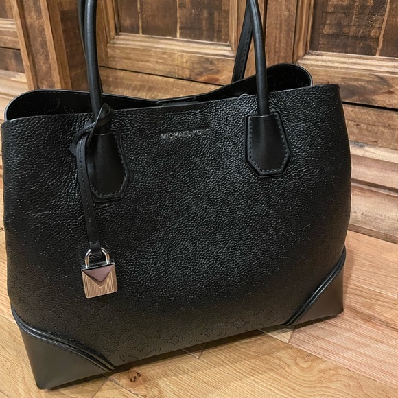 MICHAEL Michael Kors black satchel with crossbody strap, like NEW! - Picture 6 of 6